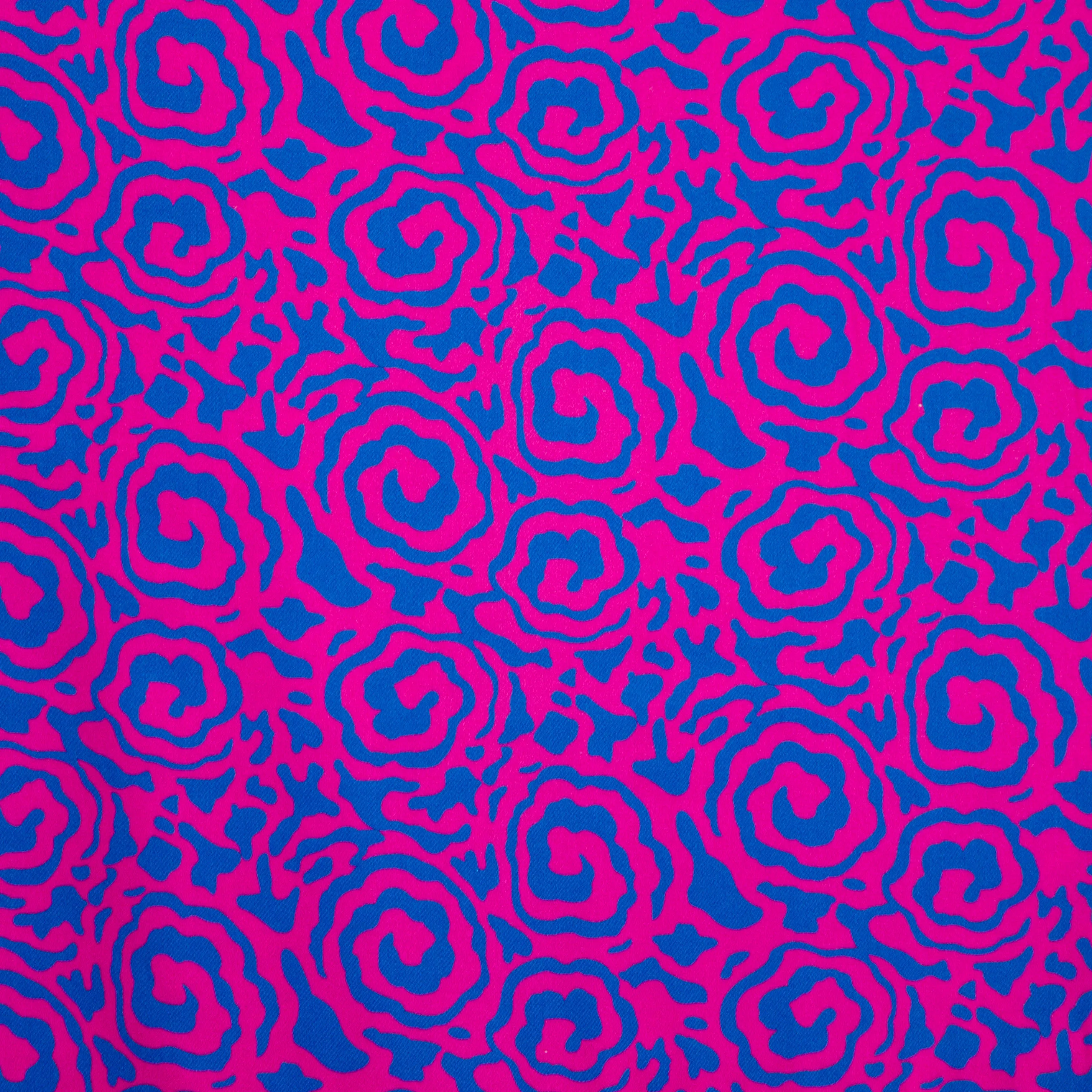 Viscose satijn roos met blauwe bloemen